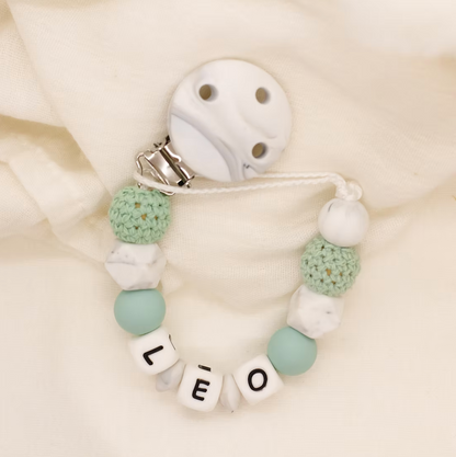 Attache tétine personnalisée Léo Celadon