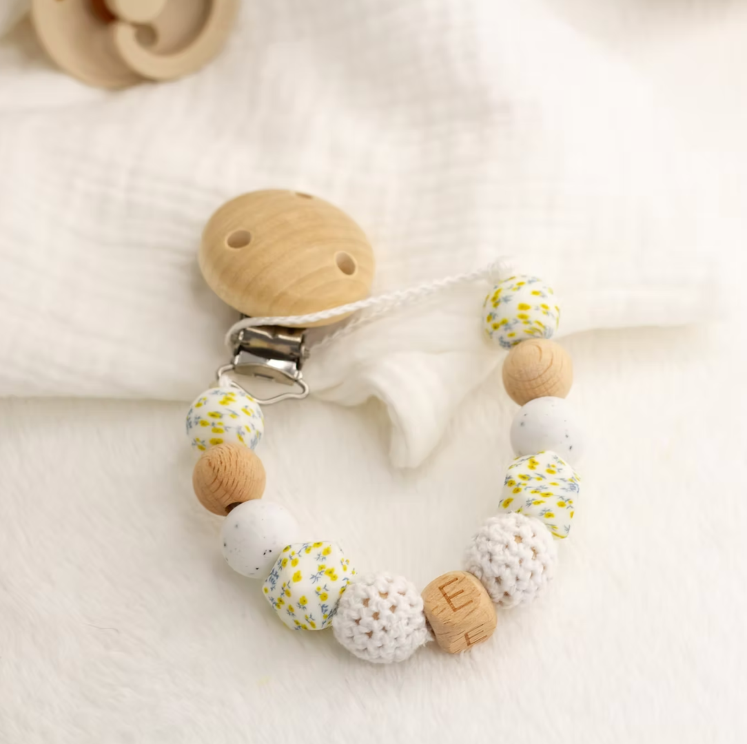 Attache tétine personnalisée initiale fleur