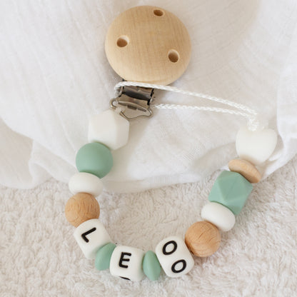 Attache tétine personnalisée Léo – Cœur